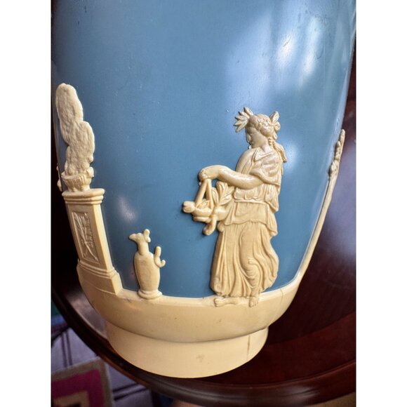 Dialene Better-Maid England Plastic Blue & Ivory Planter With Raised Design 5" V - Picture 7 of 15